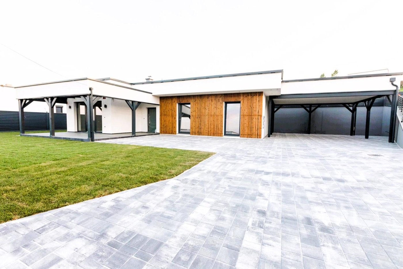 NUR NOCH 3 DER NEUEN BUNGALOWS ZUR VERFÜGUG!!! Moderne Neubau-Bungalow u Spielfeld, HAUS 10 [SLO,SP]